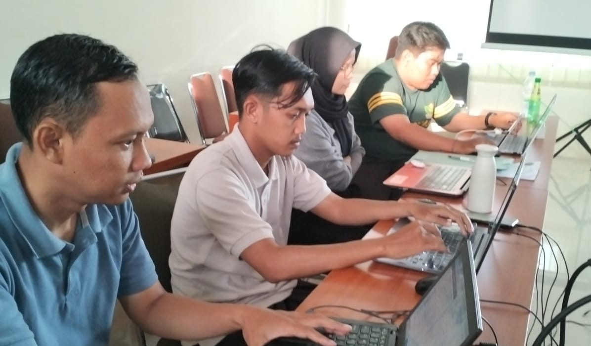 UMNU Kebumen Beri Pelatihan Aplikasi dan Sistem Informasi Kampus bagi Tenaga Kependidikan Baru